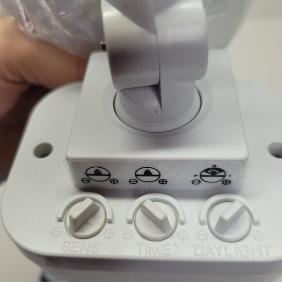 Home Land Security 150 Watts Halogen Motion Sensor Security Light L-999 White - Picture 5 of 16